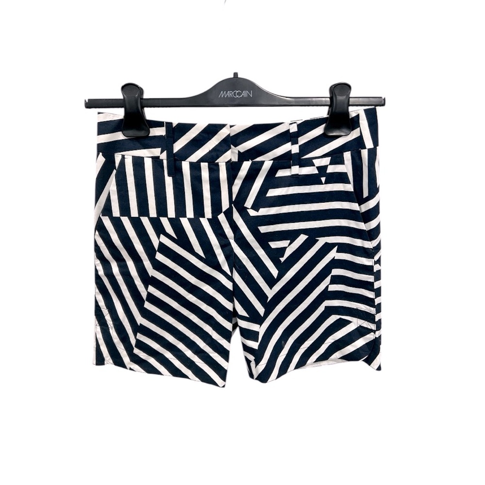 Luisa Cerano Size 4- Cotton Shorts - White/Navy Blue Geometric Print - LIKE NEW